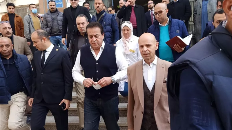 وزير الصحة بالشرقية:يتفقد أقسام مستشفى أبو كبير المركزى