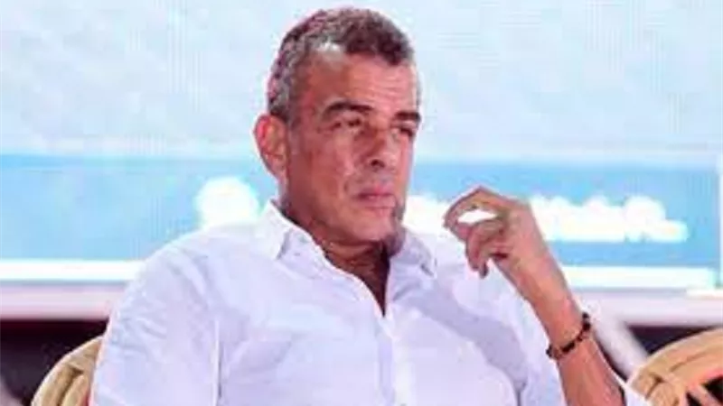 عمرو أديب يداعب أمين صندوق الأهلي على الهواء