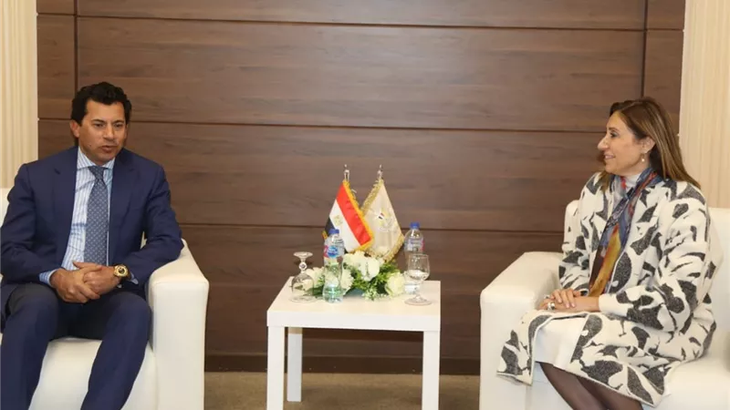 وزيرة الثقافة تلتقي وزير الشباب والرياضة وتُشيد بفريق