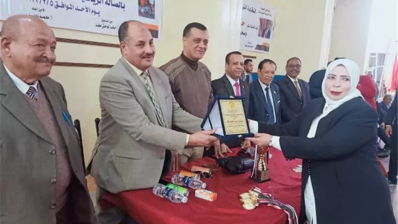 وكيل وزارة التعليم بقنا يشهد كأس بطولة نقابة المعلمين الرياضية