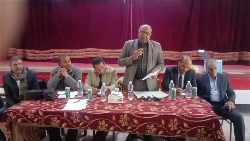 مدير التعليم بنجع حمادي يعقد اجتماعا بمديرى المدارس الإبتدائية