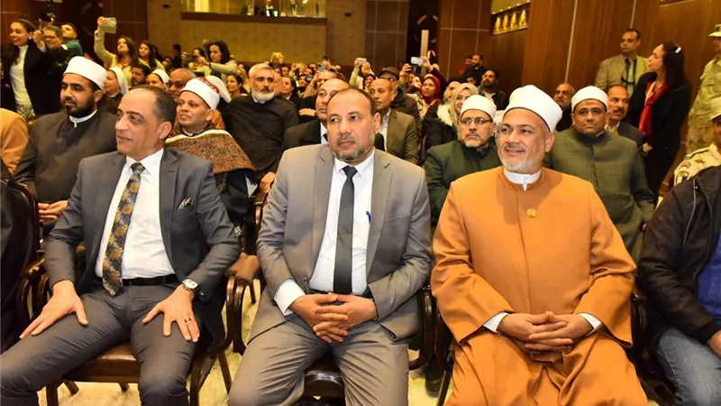 نائب محافظ أسيوط يشهد الصلاة بمطرانية الأقباط الكاثوليك