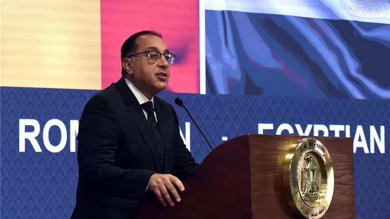 مدبولي يدعو لاستكشاف الفرص الاستثمارية في مجالات الصحة والطاقة المتجددة والصناعة