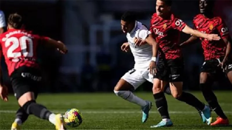 فالنسيا يخسر أمام جيرونا بهدف دون رد فى الدوري الإسباني