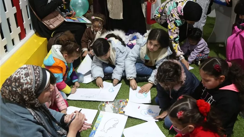 معرض القاهرة الدولي للكتاب يتخطى الثلاثة ملايين زائر