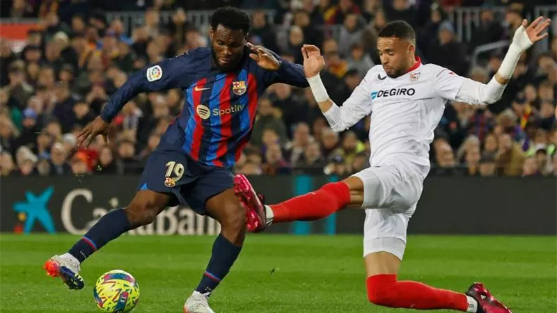 الدورى الإسبانى.. برشلونة يكتسح إشبيلية بثلاثية ويبتعد بالصدارة