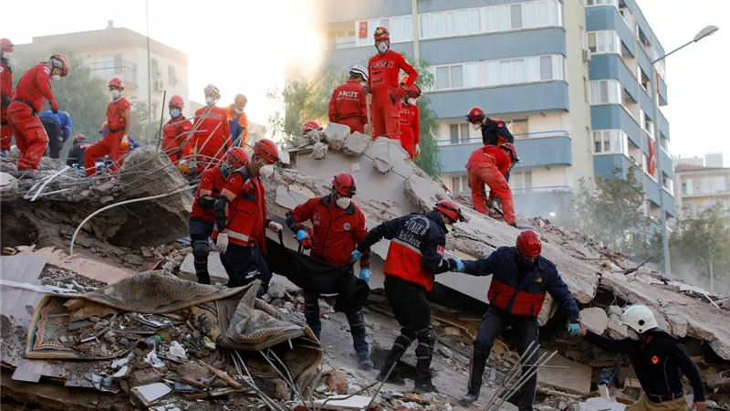 ارتفاع ضحايا زلزال تركيا لـ53 قتيلا ومئات المصابين