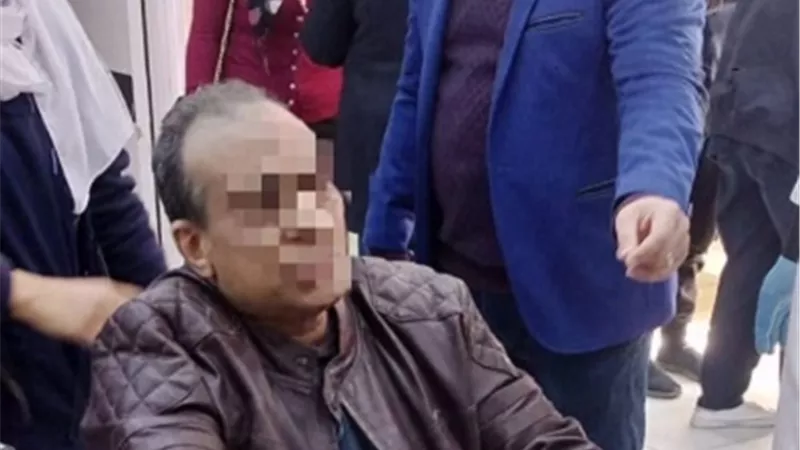 السويس العام تستقبل 43 مصاب من حادث إنقلاب اتوبيس.. صور