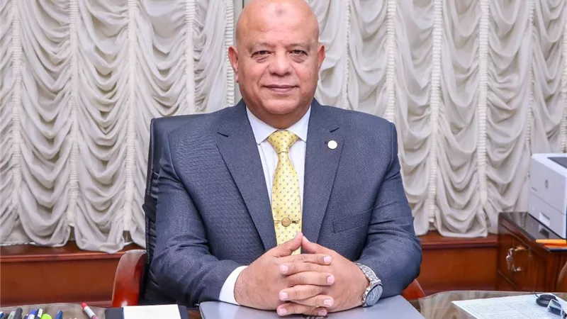 ٥٨ ألف طن بضائع وتصدير ٨٨٥ حاوية خضار وفاكهة بميناء دمياط