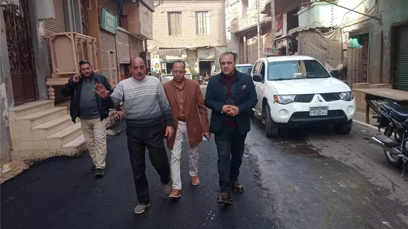 بدء رصف وإعادة تأهيل عدد من الشوارع الرئيسية بحي جنوب ملوى