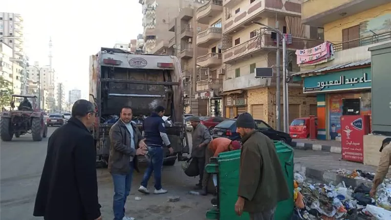 حملات مكثفه للنظافه وتجميل الشوارع والميادين على مدار اليوم