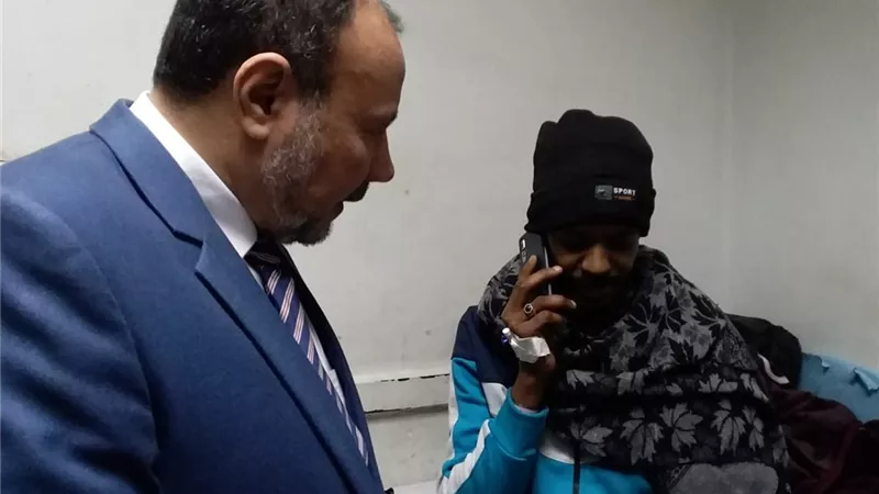 نائب رئيس جامعة الأزهر للوجه القبلي يزور الشاب السوداني