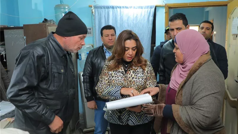 محافظ دمياط تفاجئ قرية الرياض وتطالب بإزالة مخالفات البناء