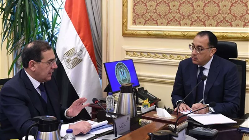 مدبولي يتابع مع وزير البترول مستجدات مشروع مجمع إنتاج 