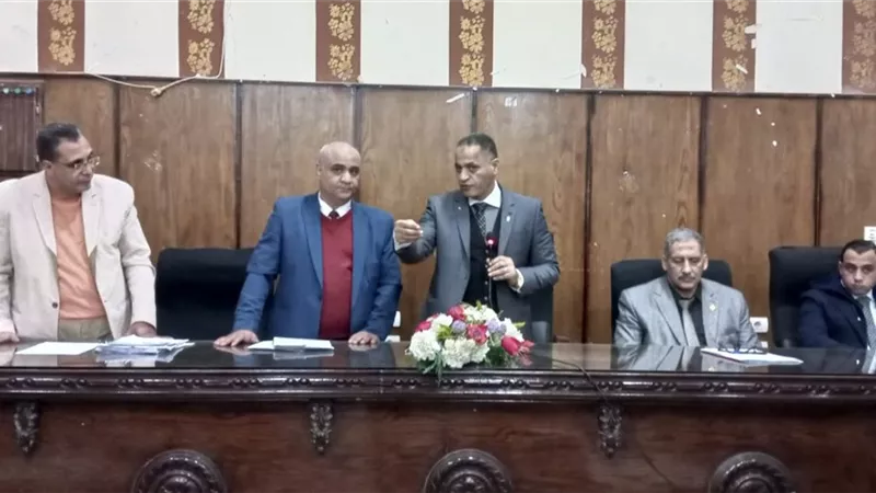 تعليم أسيوط تبدء مقابلات رؤساء ومراقبي لجان إمتحانات الثانوية