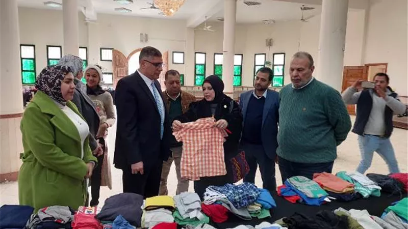 جهاز ٦ أكتوبر ومجلس الأمناء يفتتحان معرض 
