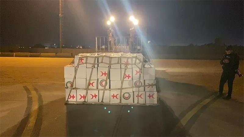 وصول أول طائرة عراقية محملة بالمواد الإغاثية لمطار دمشق