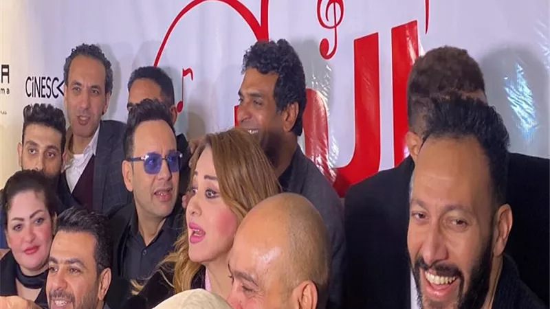 مصطفى قمر فى العرض الخاص لفيلم 