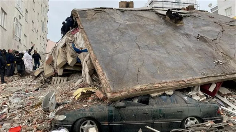 الجيش اللبناني يرسل فرق إغاثية إلى سوريا وتركيا