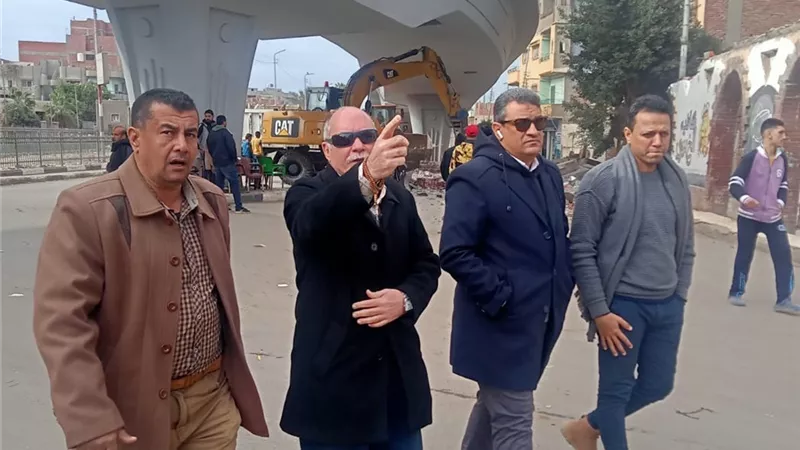 بعد إزالة سور قديم فاصل فتح محور مرورى جديد بطريق الزقازيق