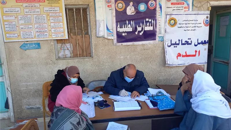 الكشف على ١٩٥٩ مريضا فى قافلة بقرية الرحمانية بميت غمر