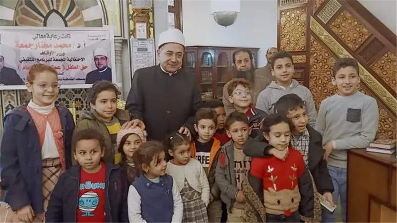 وكيل وزارة الأوقاف بالقليوبية يكرم المشاركين في مبادرة حق الطفل