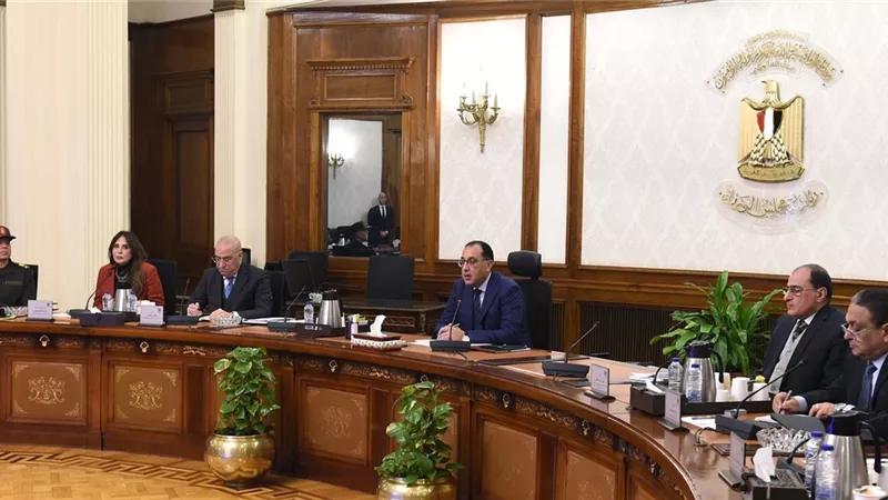 مدبولي يوجه بسرعة تنفيذ أعمال المرافق بالشريط الساحليّ بالعلمين