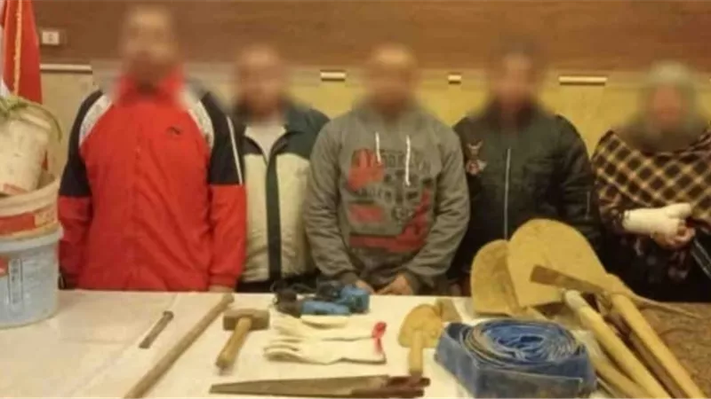 القبض على 5 أشخاص بحثوا عن ذهب القدماء داخل عقار بالقاهرة