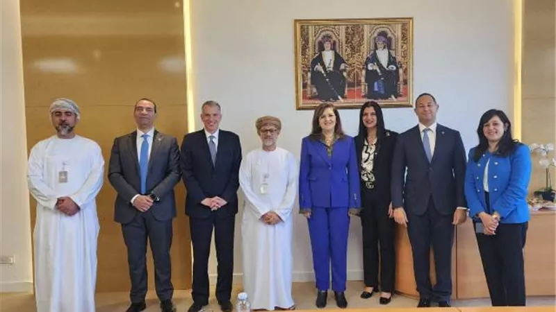 وزيرة التخطيط تلتقي عددا من المسئولين بسلطنة عمان