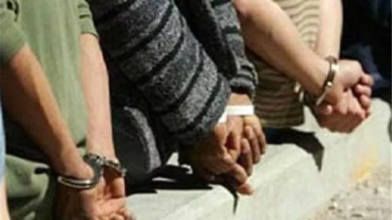 الاصدقاء الخمسه عملوا كمين وهمى لسرقة سيارة السجائر