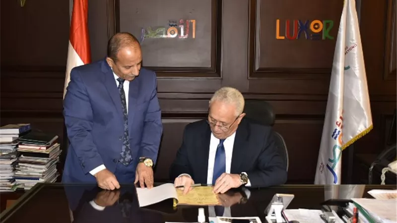 محافظ الأقصر يعتمد نتيجة الشهادة الإعدادية بنسبة نجاح ٧٥.٢٦ %