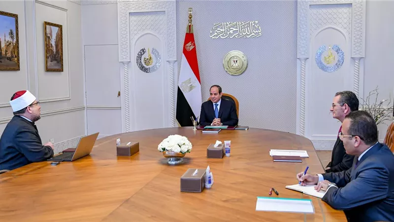 وزير الأوقاف يتوجه بالشكر للرئيس لتوجيهاته بتحسين الأحوال المالية للأئمة