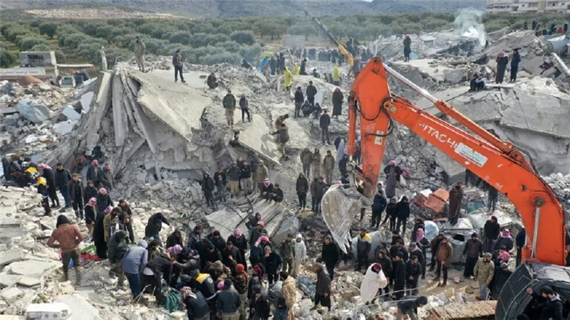 الجيش الروسي يشارك فى رفع الأنقاض في مدينة جبلة السورية