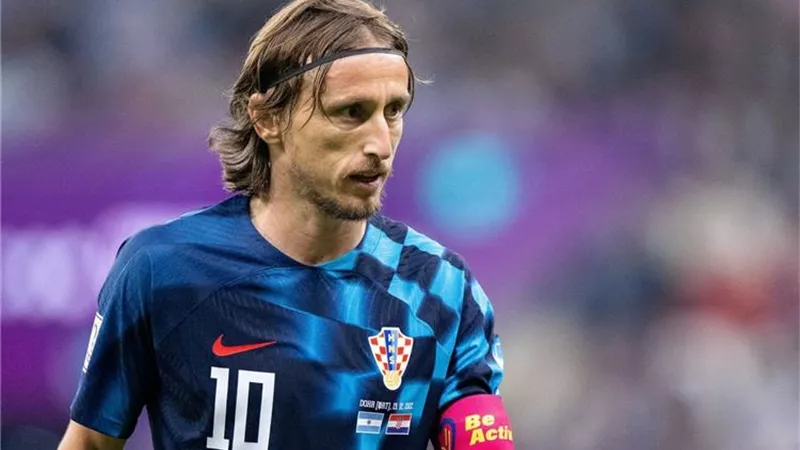 منافس الأهلي - ريال مدريد يضع شرطًا من أجل تجديد عقد مودريتش