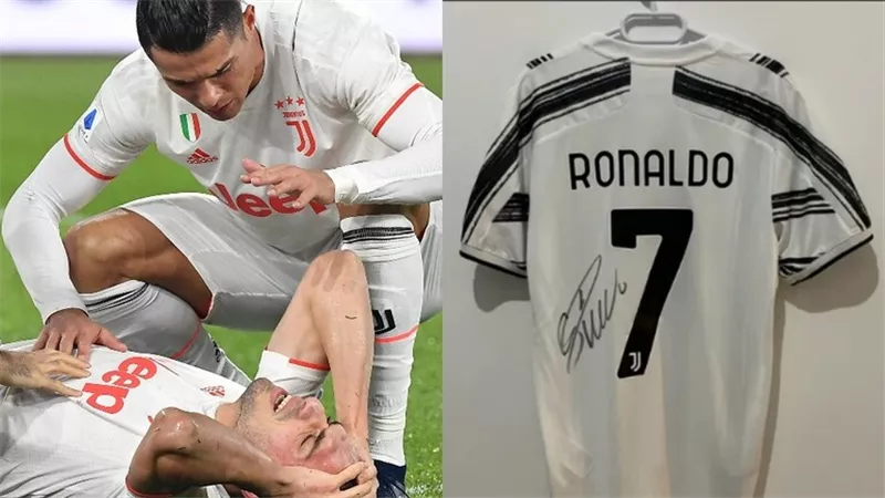 لاعب يعرض قميص رونالدو للبيع في مزاد لصالح ضحايا الزلزال