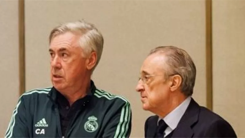 رئيس ريال مدريد يجتمع بلاعبي الميرنجي قبل مواجهة الأهلي - شاهد