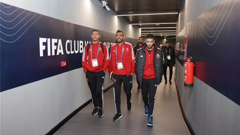 الأهلي يصل ملعب مولاي عبد الله استعدادا لمواجهة ريال مدريد