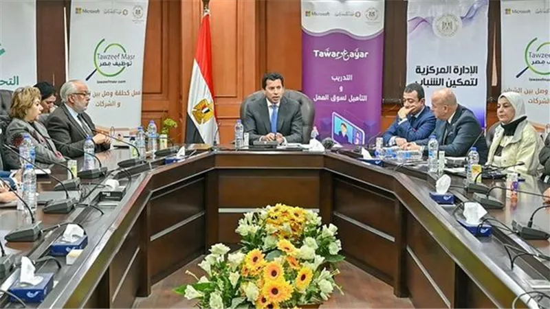 وزير الشباب يناقش مع مسئولي شركات القطاع الخاص فرص التوظيف بالمحافظات