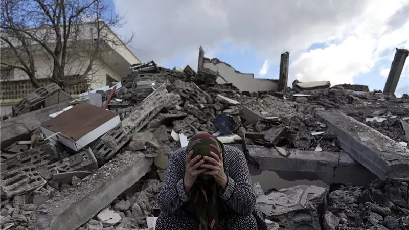 مراسل القاهرة الإخبارية: انهيار أكثر من 60 مبنى في حلب