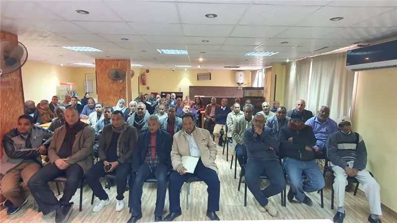 تعليم الأقصر يلتقى الراغبين فى المشاركة فى امتحانات الدبلومات