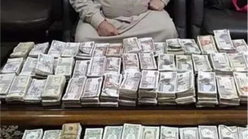 بعملات محلية وأجنبية .. سقوط تاجر عملة بالقاهرة