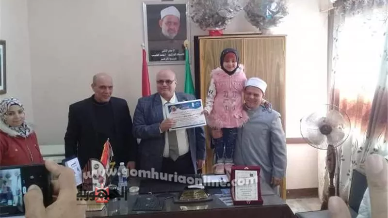 تكريم الطلاب المتميزين في تلاوة القرآن الكريم والإنشاد الديني