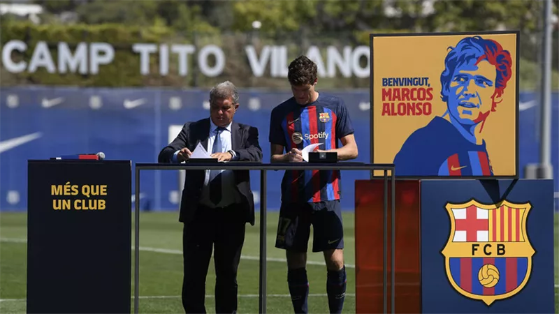 ريال مدريد ينعى والد ماركوس ألونسو لاعب برشلونة