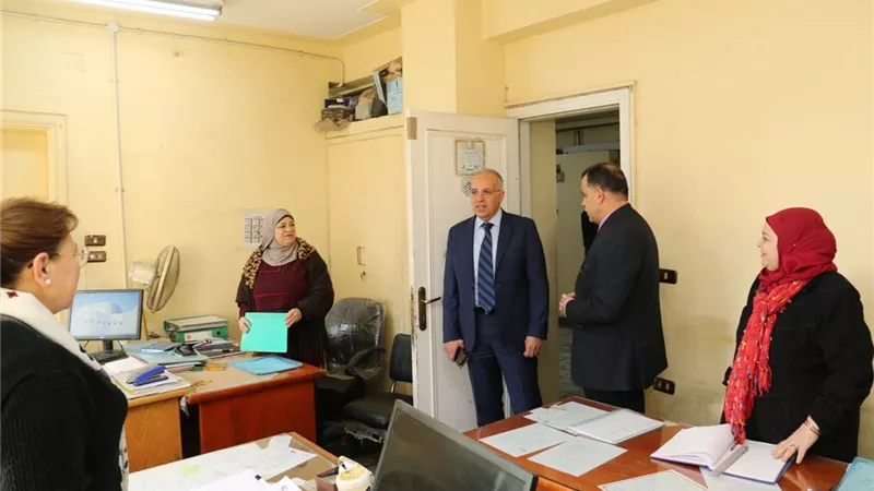 وزير الري يقوم بجولة بمقر هيئة حماية الشواطئ