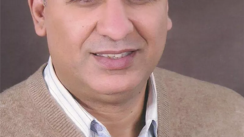 الشاعر السيد حسن ضيف صالون 
