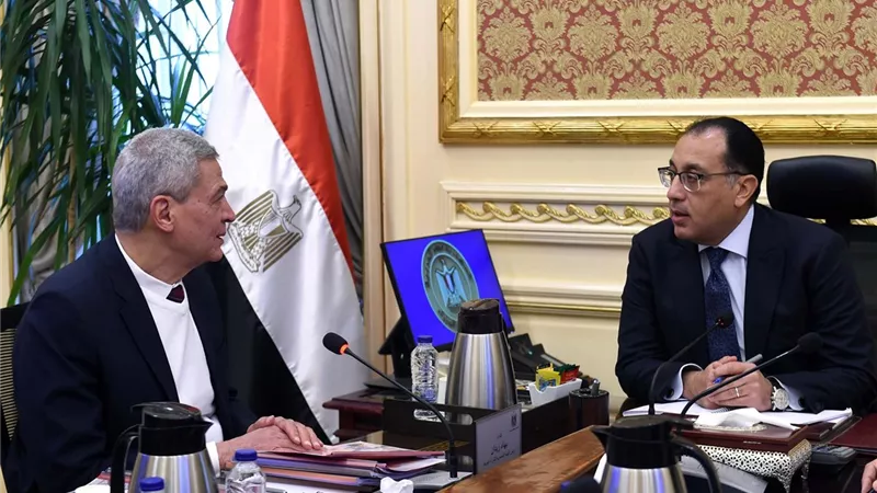 مدبولي يوجه بتيسير إجراءات تراخيص مصانع الأدويةوالمستلزمات الطبية