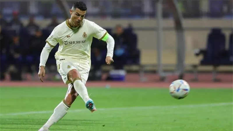 شاهد .. رونالدو يسجل ثانى أهدافه بالملاعب السعودية أمام الوحدة
