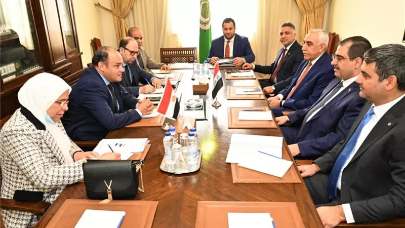 وزير التجارة والصناعة يبحث مع نظيريه العراقي واللبناني زيادة التعاون المشترك