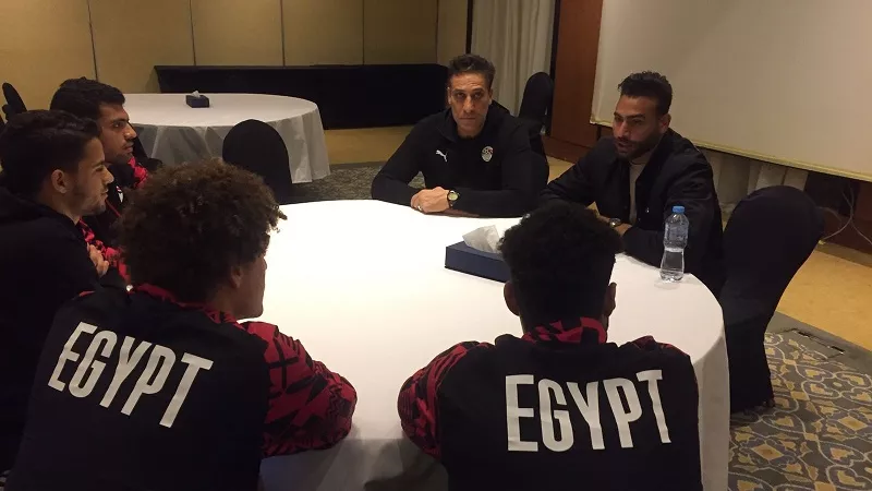 أبو جبل يؤازر منتخب الشباب قبل المشاركة في أمم أفريقيا مصر 2023