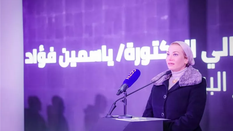 وزيرة البيئة تشهد تدشين أول سيارة كهربائية